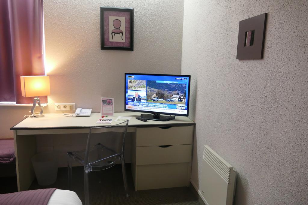 Hotel Du Grand Cerf Douai Habitación foto