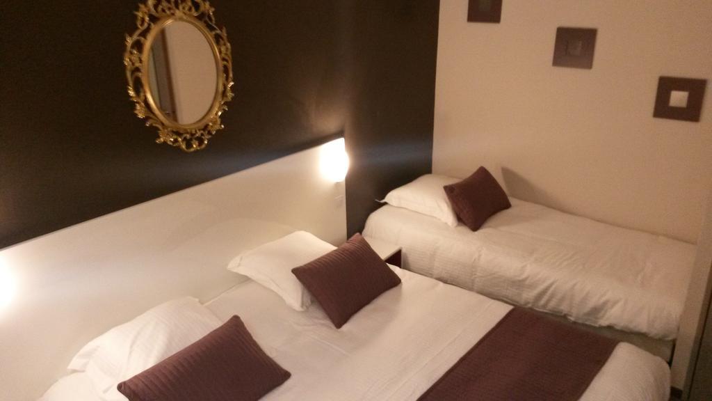 Hotel Du Grand Cerf Douai Habitación foto